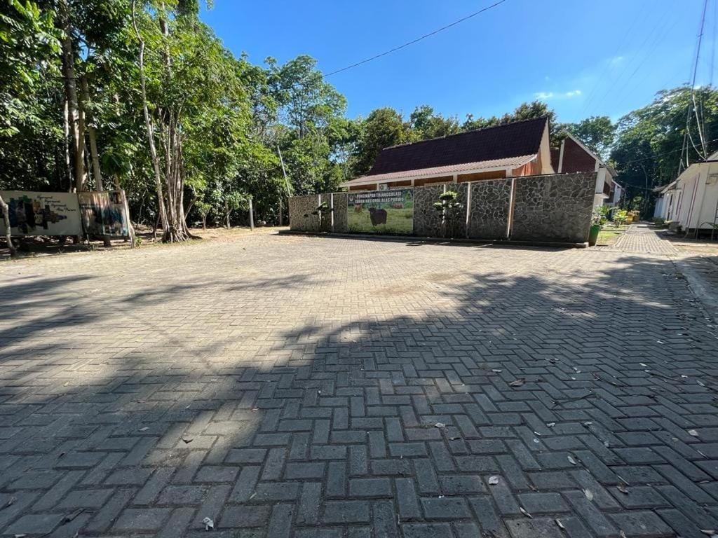 Capital O 92612 Penginapan D'Alas Purwo & Beachnearpadang Savana Sadengan Banyuwangi  Exterior photo