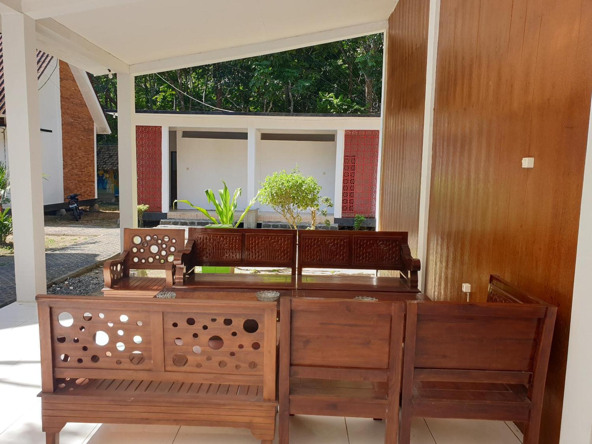 Capital O 92612 Penginapan D'Alas Purwo & Beachnearpadang Savana Sadengan Banyuwangi  Exterior photo